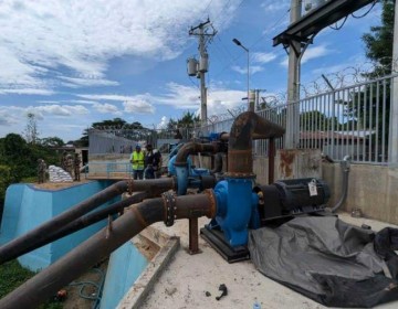 Gobierno inicia pruebas de las nuevas electrobombas del canal La Vig&iacute;a en Dajab&oacute;n