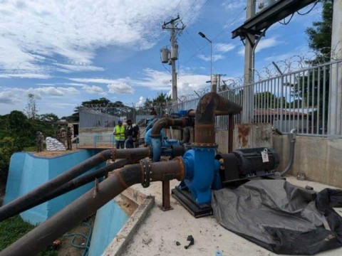 Gobierno inicia pruebas de las nuevas electrobombas del canal La Vig&iacute;a en Dajab&oacute;n