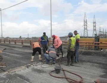 Obras P&uacute;blicas informa que lluvias retrasan trabajos en el puente Duarte