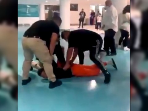Turista genera trifulca en aeropuerto de Puerto Rico al negarse a usar mascarilla