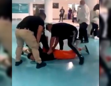Turista genera trifulca en aeropuerto de Puerto Rico al negarse a usar mascarilla