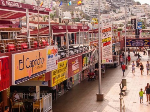 PR aumenta al 50 % el aforo de restaurantes, cines y reabre teatros