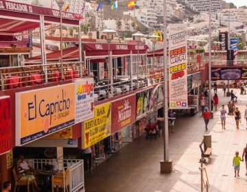 PR aumenta al 50 % el aforo de restaurantes, cines y reabre teatros