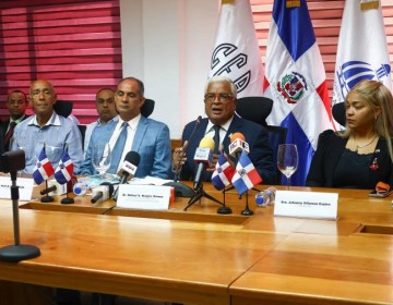 Rafael Burgos indic&oacute; que solo el 23% de los empleados del CEA trabajaban efectivamente