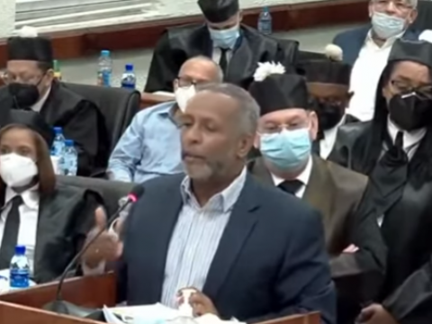 Excontralor Rafael Germos&eacute;n fue llevado a un centro m&eacute;dico por estr&eacute;s tras prolongada audiencia Anti Pulpo