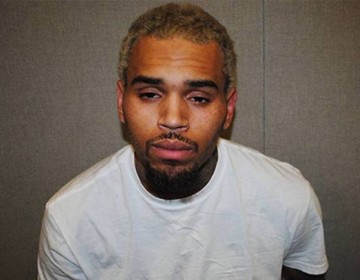 Rapero Chris Brown fue arrestado en Francia y acusado de violaci&oacute;n