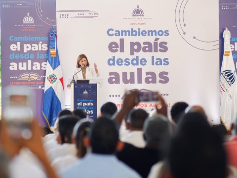 Raquel Pe&ntilde;a: &ldquo;si nos preguntan qu&eacute; necesita m&aacute;s RD, la respuesta es clara: educaci&oacute;n, educaci&oacute;n y educaci&oacute;n&rdquo;