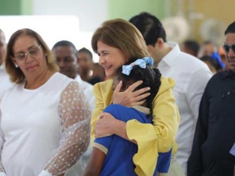 Gobierno inaugura cuatro obras en Santo Domingo y San Crist&oacute;bal