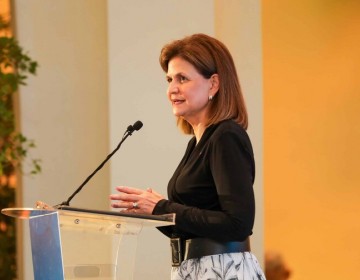  La vicepresidenta llama a reforzar la prevenci&oacute;n en el sistema de salud