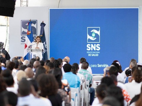 Vicepresidenta Pe&ntilde;a entrega obras de salud en Saman&aacute;