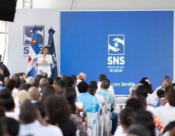 Vicepresidenta Pe&ntilde;a entrega obras de salud en Saman&aacute;