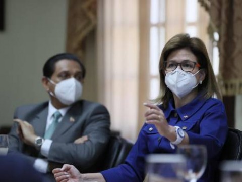 Gabinete de Salud estudia formas para acelerar el Plan Nacional de Vacunaci&oacute;n
