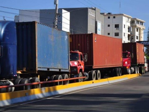Veh&iacute;culos pesados no podr&aacute;n circular por avenidas 27 de Febrero y Estrella Sadhal&aacute; de Santiago