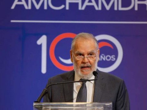 Medio Ambiente reclutar&aacute; personal nacional y extranjero para agilizaci&oacute;n de permisos