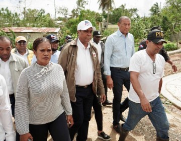 V&iacute;ctor D&rsquo; Aza lleva ayuda y coordina la respuesta a da&ntilde;os de Fiona en El Seibo