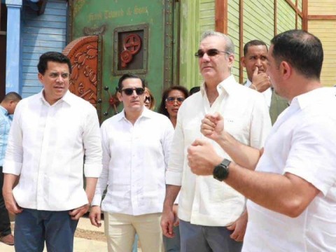 Abinader promete respetar derechos adquiridos de incentivos en reforma fiscal