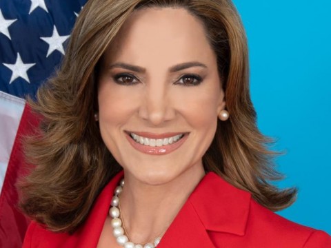 Congresista Mar&iacute;a Elvira Salazar defiende a RD ante acusaci&oacute;n racista de EEUU