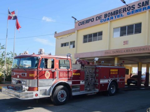 Reportan incendio en apartamento de una torre del sector Evaristo Morales