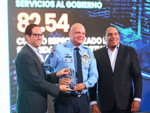 Resaltan avances de RD en transformaci&oacute;n digital y seguridad aeroportuaria durante reconocimiento al CESAC