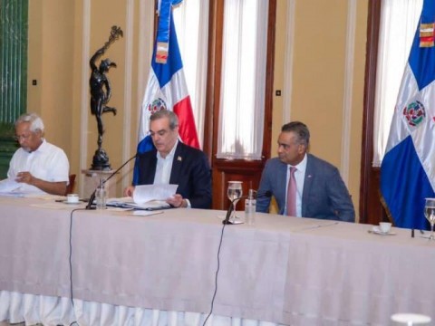 Reuni&oacute;n Gobierno-ADP avanza con "buen ambiente de trabajo", pero con pocos detalles