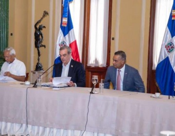Reuni&oacute;n Gobierno-ADP avanza con "buen ambiente de trabajo", pero con pocos detalles