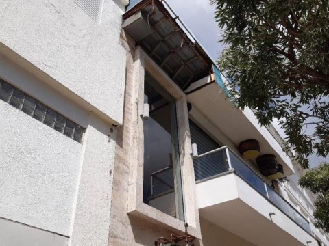 ADN insta a "La Casa del Ron" a restituir techo que se desplom&oacute; y cay&oacute; encima a dos mujeres