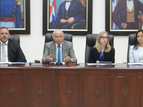 Falta de plazas impide nombrar maestros fueron a concurso