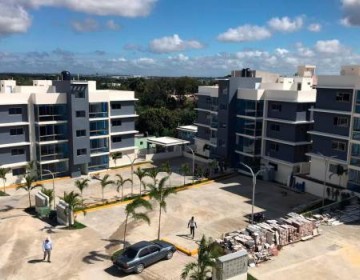 Mujeres extranjeras denuncian inmobiliaria se niega a entregarle apartamento