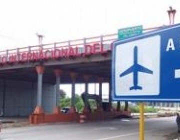 Hombres vestidos de polic&iacute;as atracan a una familia que lleg&oacute; desde Estados Unidos por el aeropuerto Cibao