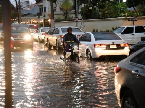 En Santo Domingo Norte y en Distrito Nacional tambi&eacute;n sufrieron estragos de las lluvias