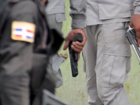 Sargento de la polic&iacute;a mata a su madre y deja herida a su hermana por una supuesta &laquo;herencia&raquo;