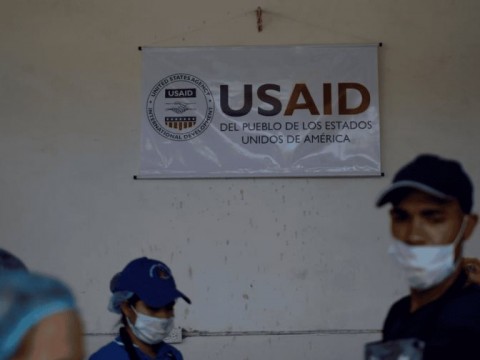 Trump pone en jaque programas que "salvan vidas" en el mundo al congelar la ayuda exterior