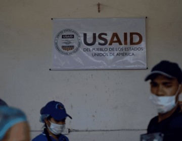 Trump pone en jaque programas que "salvan vidas" en el mundo al congelar la ayuda exterior
