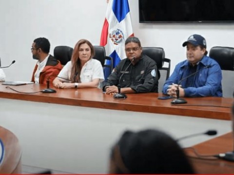 COE eleva a 11 las provincias en alerta roja por disturbio tropical