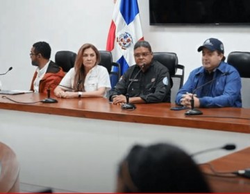 COE eleva a 11 las provincias en alerta roja por disturbio tropical