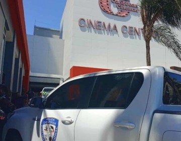 Tiroteo en Cinema Centro deja un vigilante privado muerto y un polic&iacute;a herido