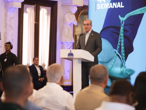 Presidente Abinader reitera llamado al PLD y a Fuerza del Pueblo a unirse al pacto nacional contra la inmigraci&oacute;n ilegal