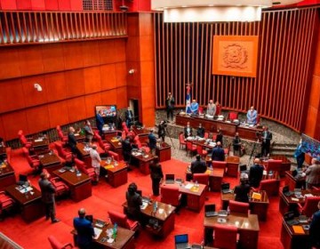 Congresistas rinden un minuto de silencio por muerte de Jack Veneno y pareja de evang&eacute;licos