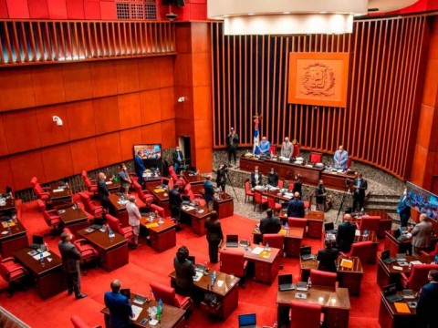 En acalorada sesi&oacute;n, senadores convierten en ley proyecto de Ordenamiento Territorial