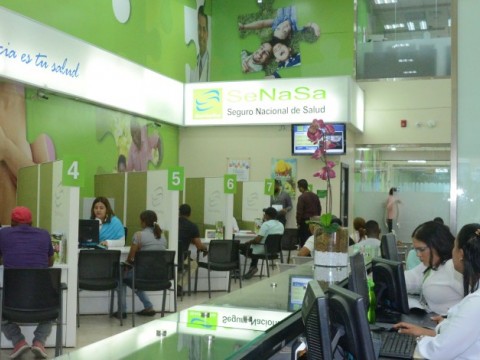 SeNaSa reitera no hace falta sentencia para afiliarse; invita a empleados p&uacute;blicos a traspasarse
