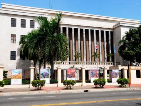 El Minerd se ahorrar&iacute;a 5,000 millones de pesos elaborando libros de texto