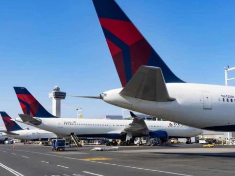 Empleados de Delta a juicio por robar miles de d&oacute;lares a viajeros del aeropuerto de NY