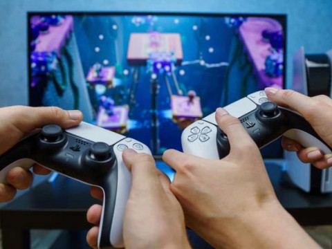 Sony est&aacute; planificando lanzar una nueva PS5 con lector desmontable