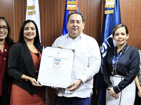 SNS recibe Sello CAF+300, reconocimiento a la excelencia en la gesti&oacute;n p&uacute;blica