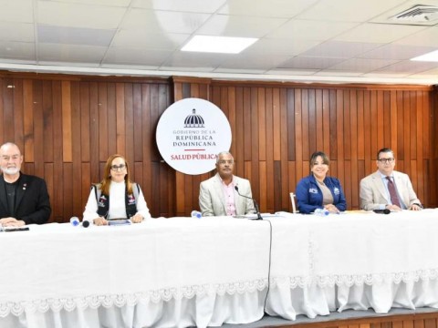 Salud P&uacute;blica clausura 12 nuevos centros m&eacute;dicos por anomal&iacute;as