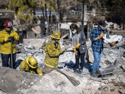 Sube a 30 los muertos en incendios de Los &Aacute;ngeles tras nuevo hallazgo de restos humanos