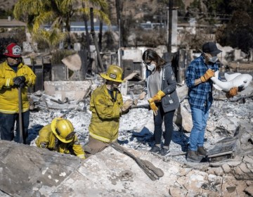 Sube a 30 los muertos en incendios de Los &Aacute;ngeles tras nuevo hallazgo de restos humanos