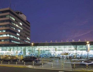 Suspenden los despegues y aterrizajes en el aeropuerto de Lima por fallo de luces en pista