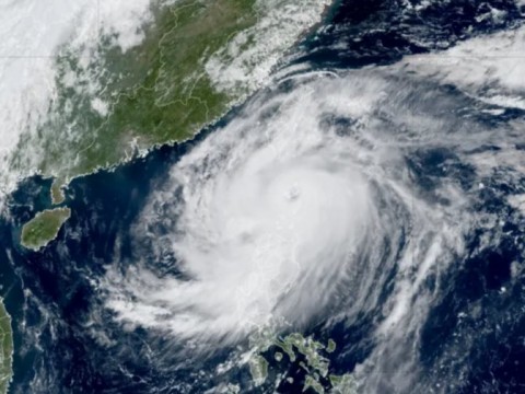 Taiw&aacute;n suspende transportes y eleva su nivel de alerta ante el debilitado tif&oacute;n Usagi