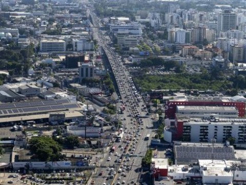 Tr&aacute;fico vehicular es cada vez m&aacute;s ca&oacute;tico; autoridades toman medidas